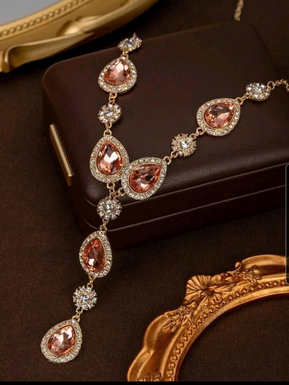 BRAND NEW ** Elegant Teardrop Crystal Necklace